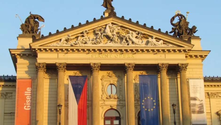 Затвориха Операта в Прага