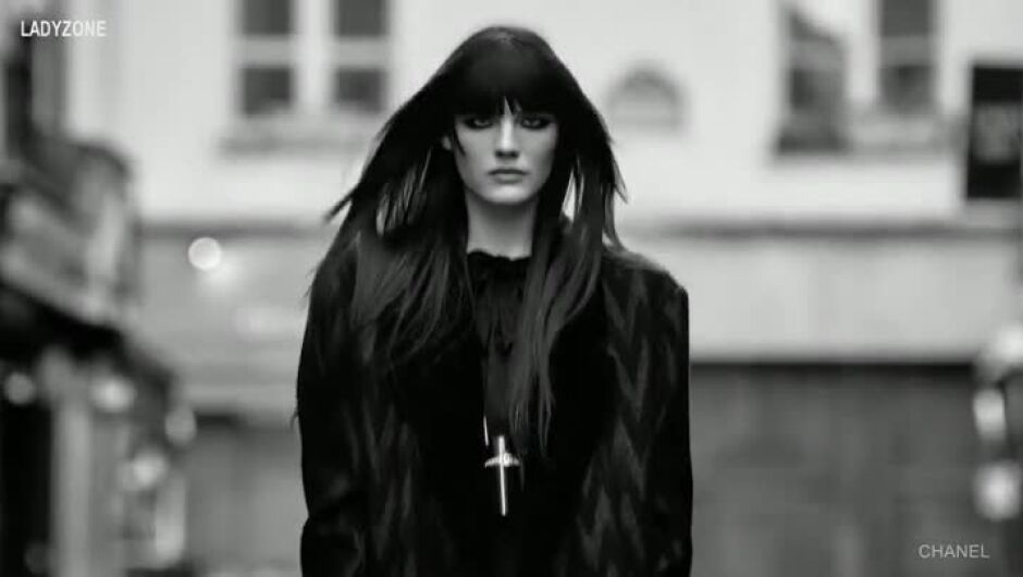 От улиците на Париж към модния подиум: новата колекция на "Chanel" (ВИДЕО)