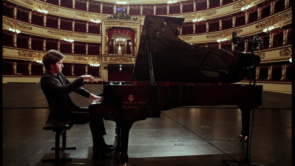 Пианистът Емануил Иванов дебютира в празната “Ла Скала”: “Беше сюрреалистично преживяване”