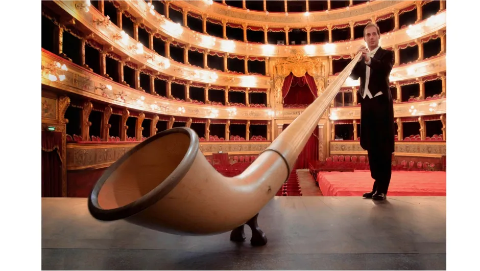 Триметров алпийски рог ще дебютира като солов инструмент в зала „България“