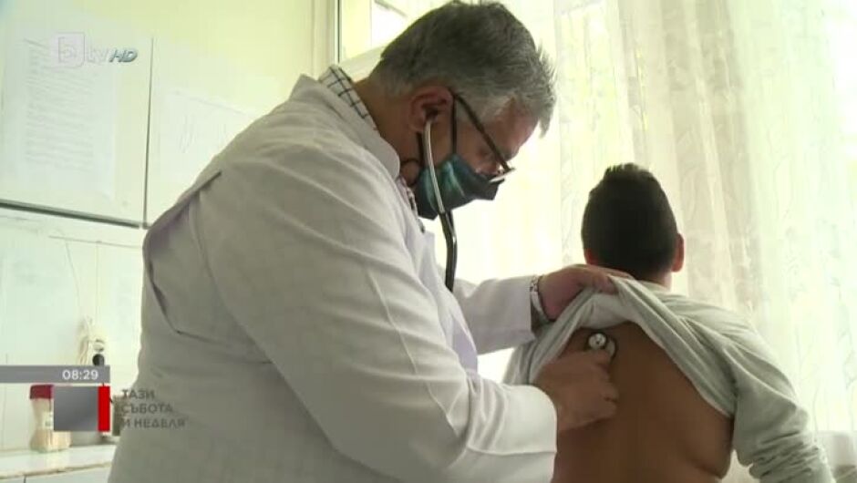 Доктор Насрула от Сирия вече 8 години лекува български деца, но не получава гражданство