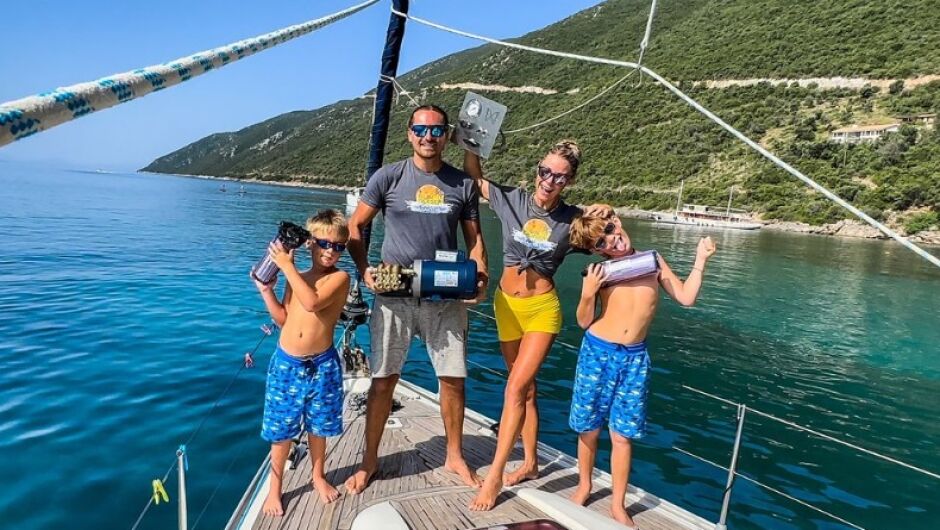 Семейството, което напусна градската джунгла и вече 5 г. живее на яхта в Гърция