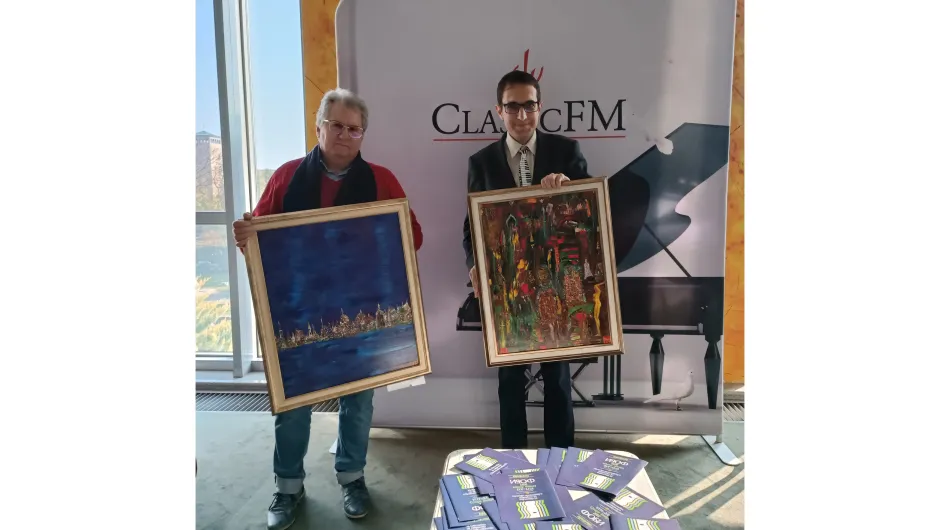 Цигуларят Мичо Димитров представя свои картини в Старозагорската опера