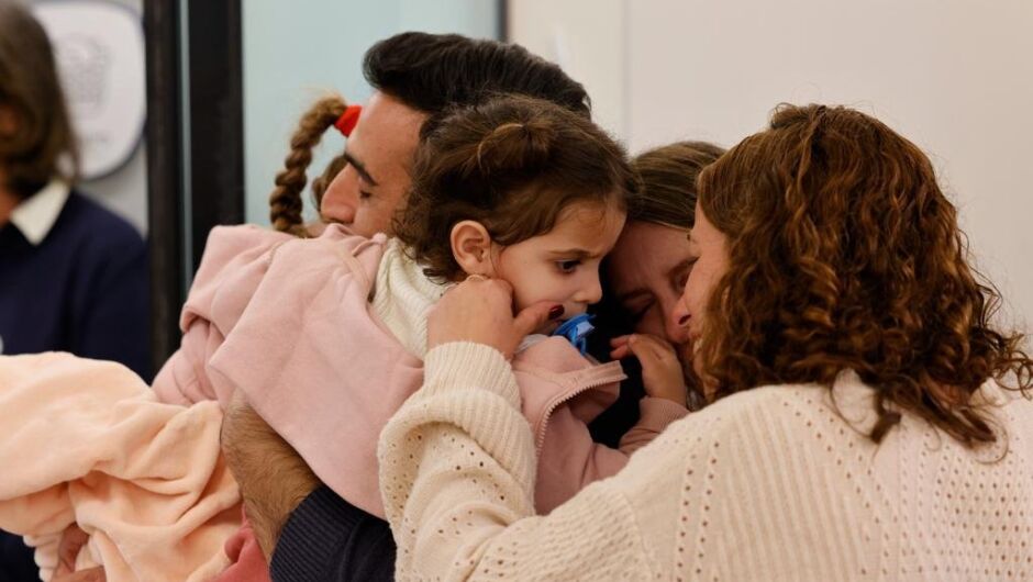 Емоционалната среща на освободените от „Хамас“ заложници с техните близки (ВИДЕО и СНИМКИ)