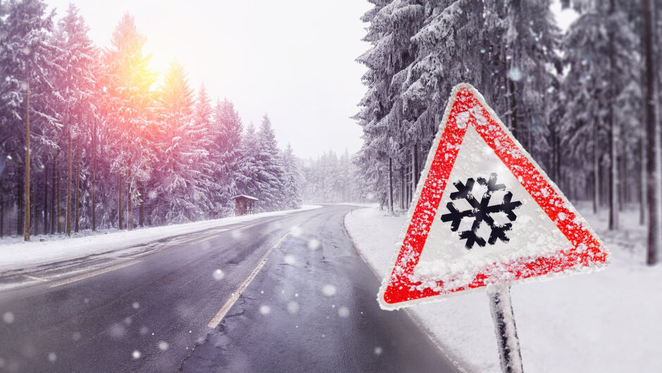 Тежка зимна обстановка в Шумен и Разград: Има затворени третокласни пътища