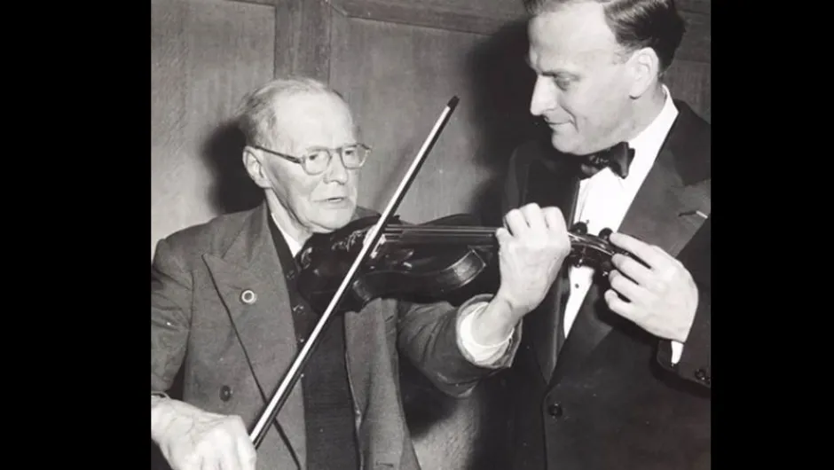 Цигулка от кутия за пури на Чърчил ще бъде изложена на търг 