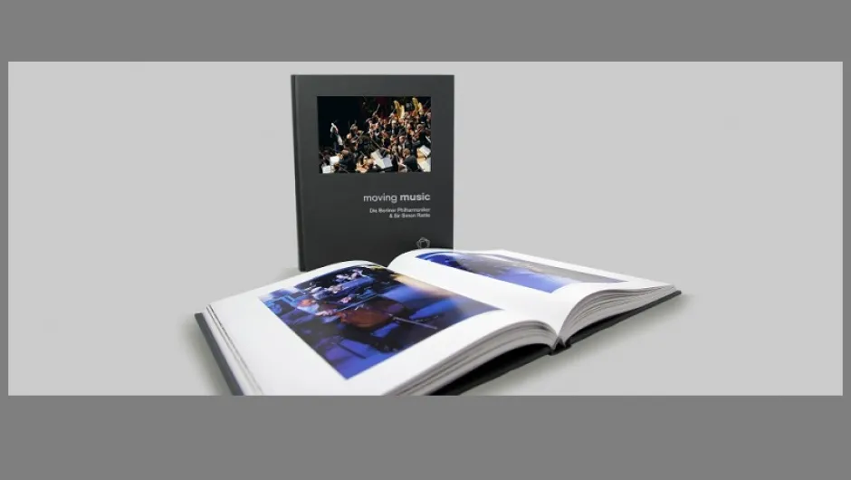 Книга с фотоси за сър Саймън Ратъл с Берлинските филхармоници