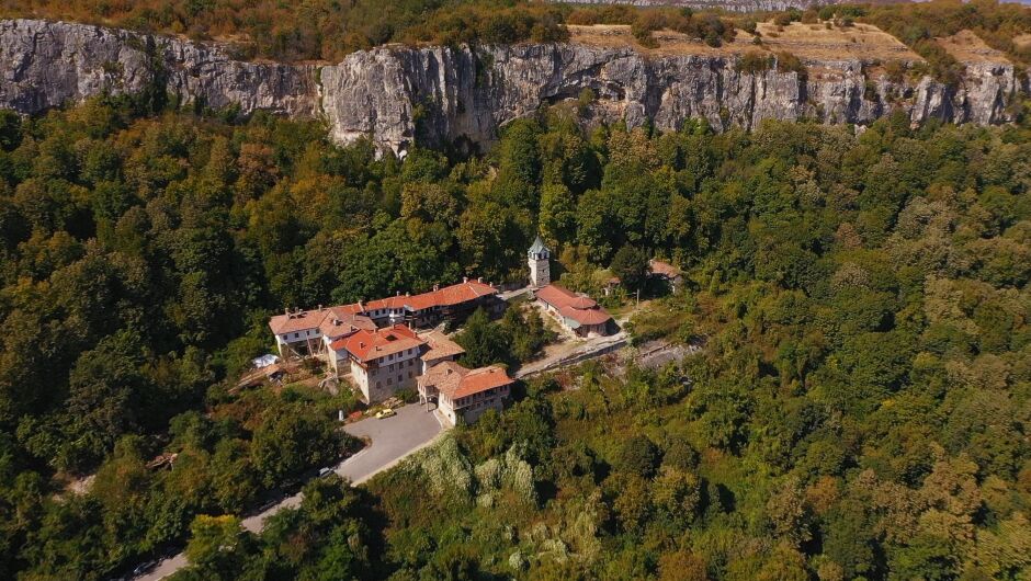 Поглед над Преображенския манастир (ВИДЕО)