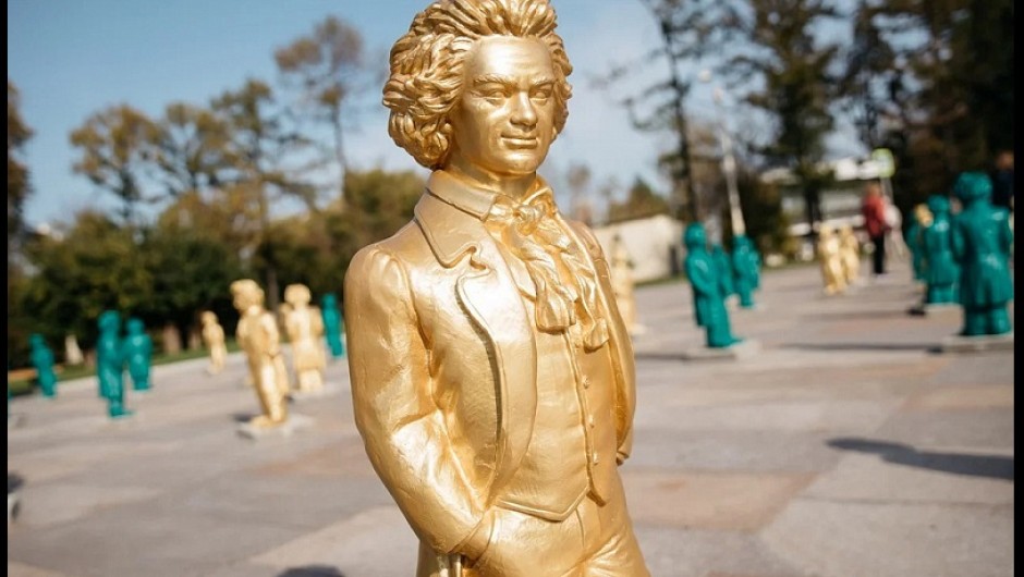 В Москва пристигнаха 80 малки скулптури на Бетовен 