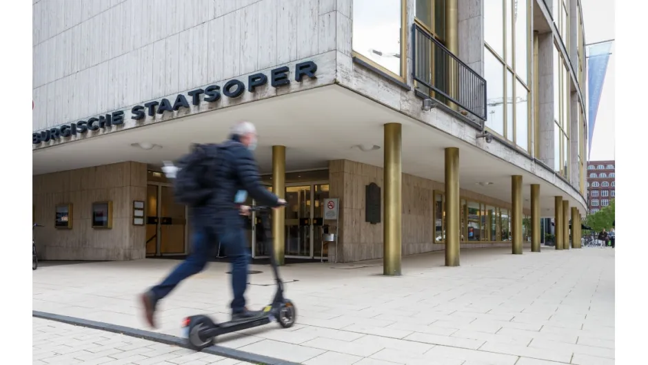 Разхлабват ли противоепидемичните мерки в Операта в Хамбург?
