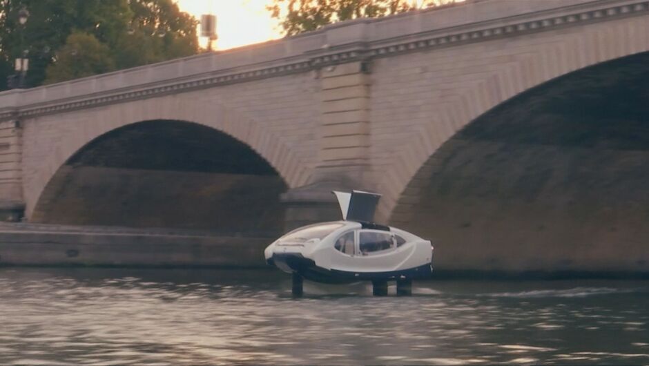 Пуснаха летящо такси над река Сена в Париж (ВИДЕО)