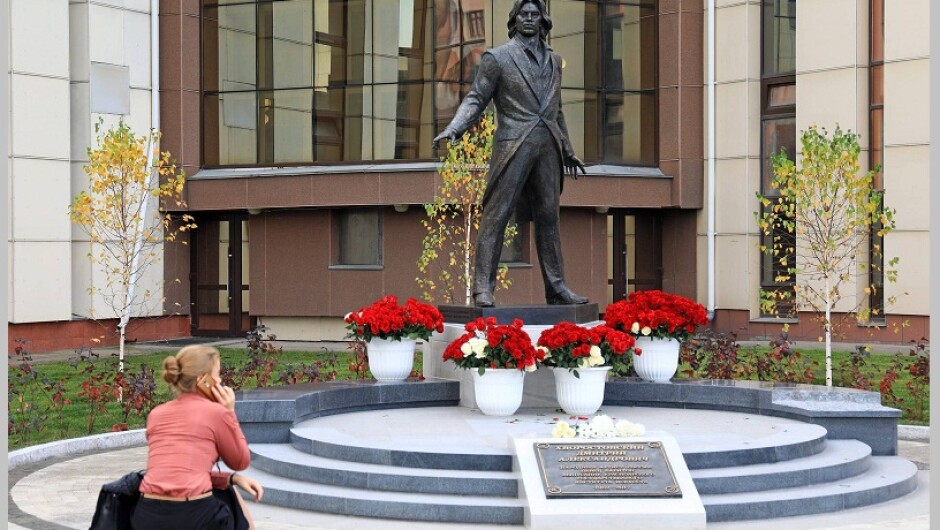 Паметник на Хворостовски бе издигнат в родния му град