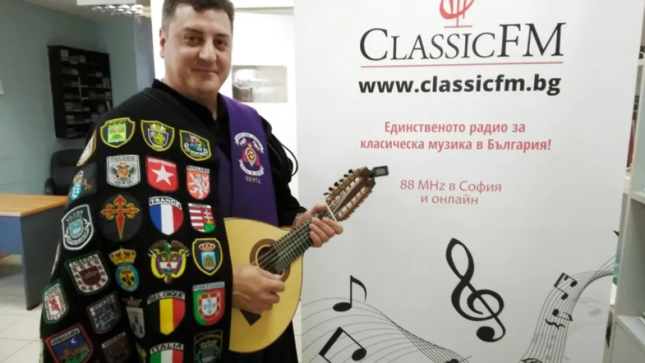 5-вековната „Ла Туна“ ще пее и свири в България