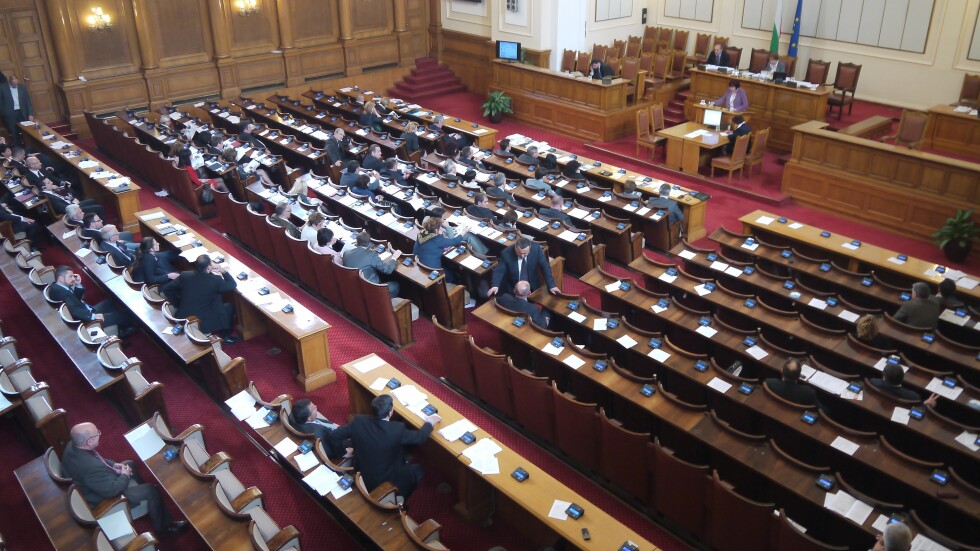 Депутатите приеха поправки срещу изборния туризъм