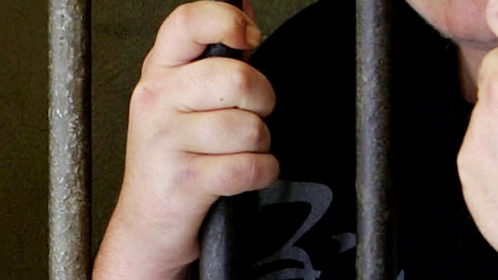 Затвор за българин, принуждавал жена си да проституира във Франция