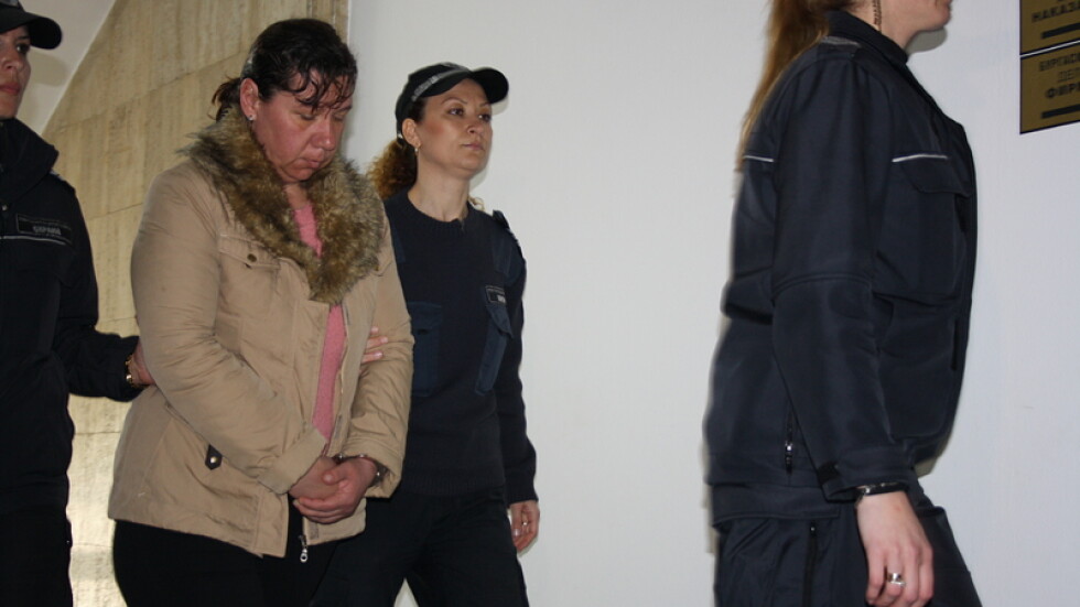 Обвинената в убийството на 8-годишната Алекс от Поморие застана пред съда