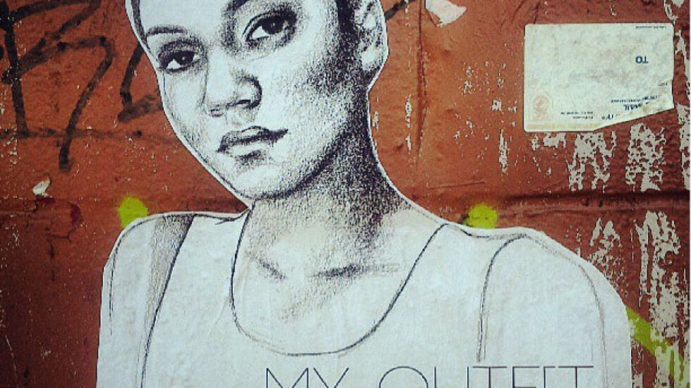 Нестандартната кампания на един артист срещу насилието над жени