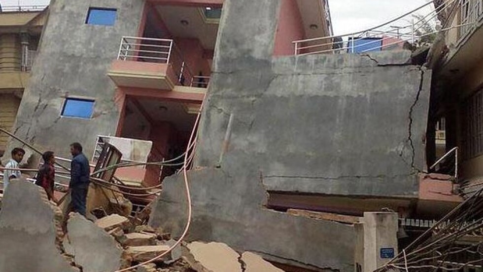 Над 1000 жертви на мощно земетресение в Непал (ОБНОВЕНА)