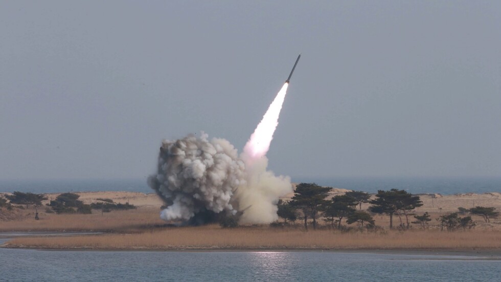 Северна Корея изстреля балистична ракета от източните си брегове към Японско море