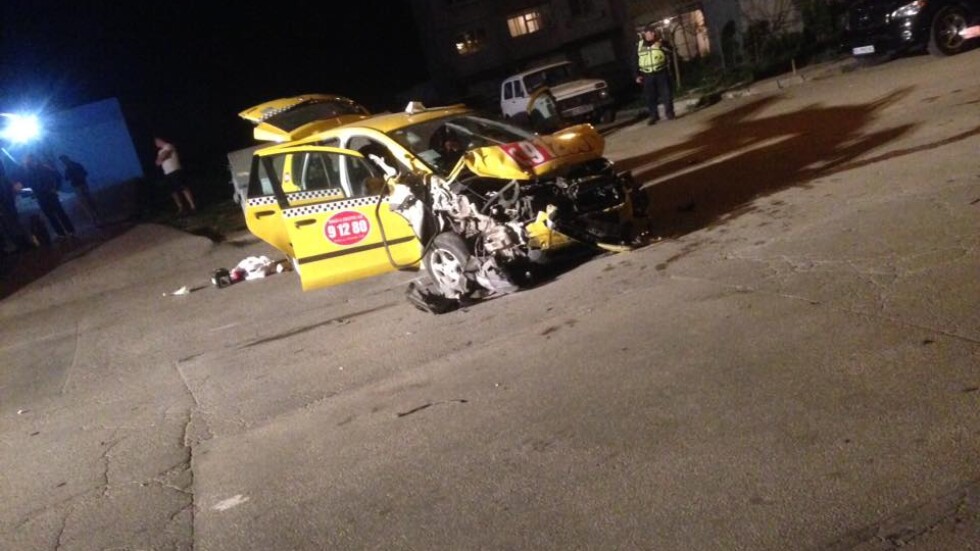 Такси удари паркирани коли в столичния квартал "Люлин" 