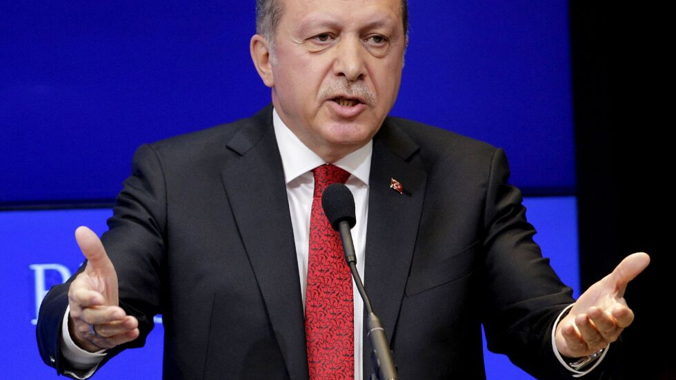 Журналисти протестират срещу изтриването на сатира със Ердоган