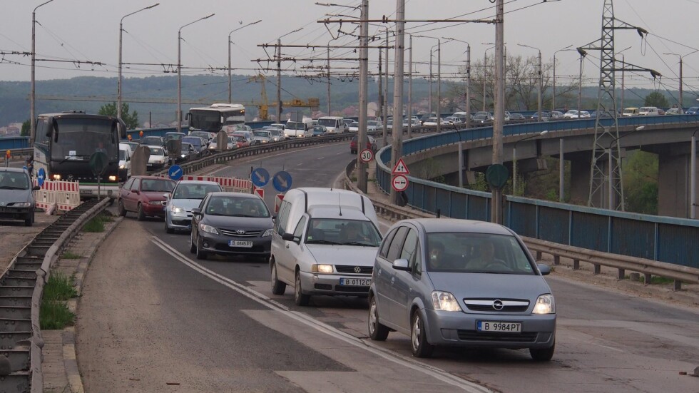 Ремонтът на Аспаруховия мост доведе до транспортен кошмар във Варна