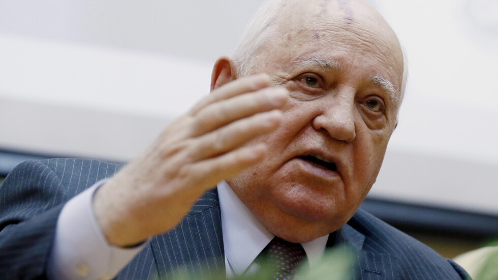 Михаил Горбачов приканва Запада да спре опитите да изолира Русия 