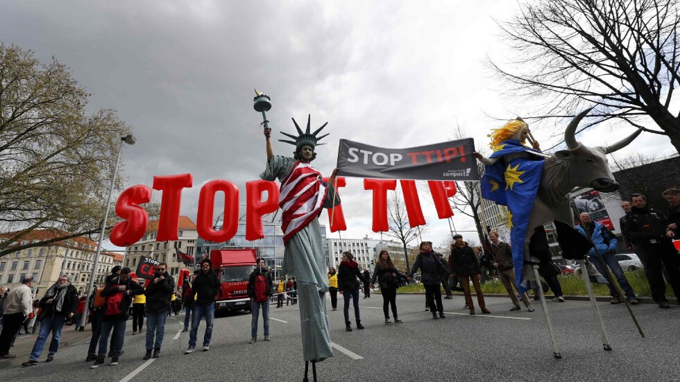 Хиляди протестират в Хановер срещу споразумението за свободна търговия между ЕС и САЩ (ГАЛЕРИЯ)