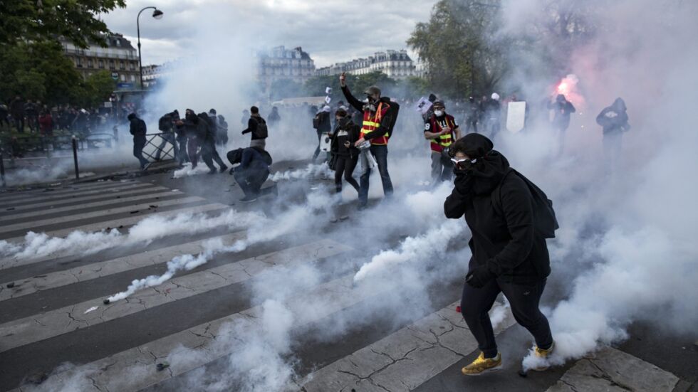 Франция: Над 20 полицаи бяха ранени при протести срещу трудовата реформа
