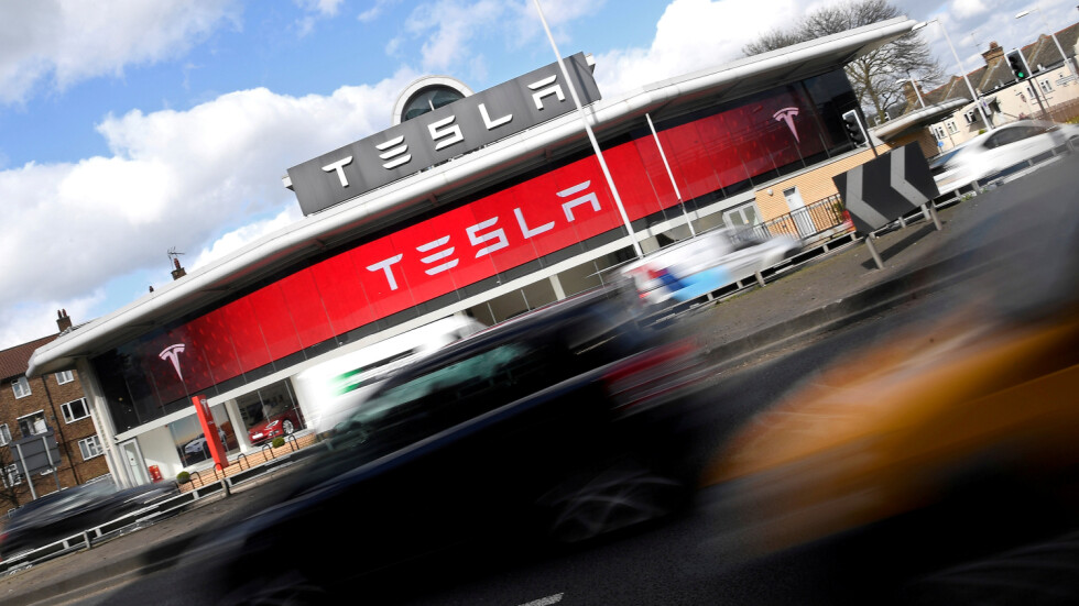 Илон Мъск ще трябва да обезпечи покупката на Twitter с акции на Tesla