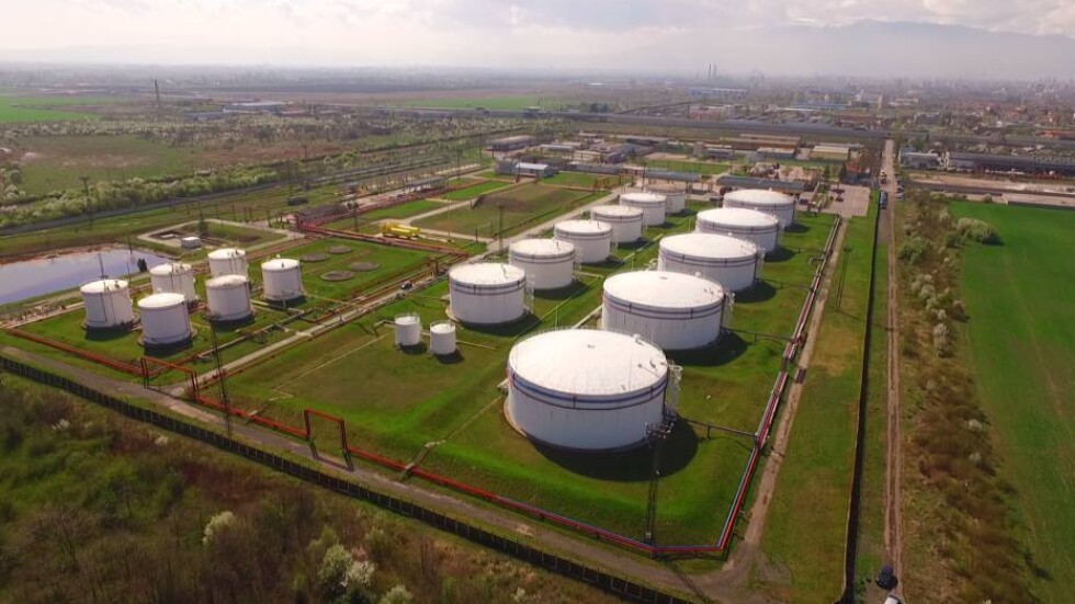 “Лукойл” отрече да е монополист върху данъчните складове за горива