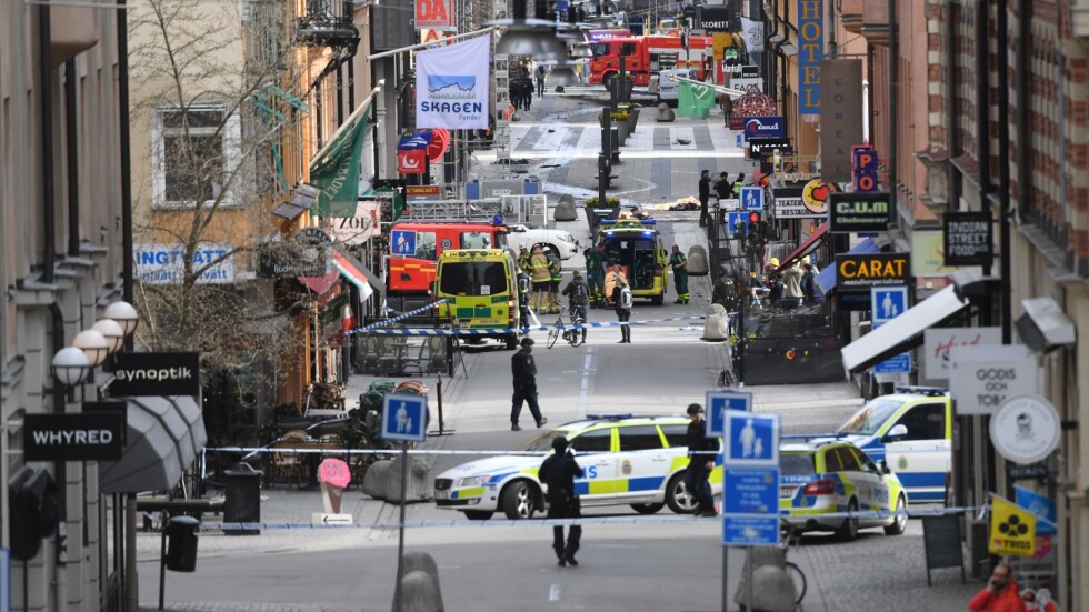 Задържаха предполагаемия извършител на атаката с камион в Швеция (ОБЗОР) 