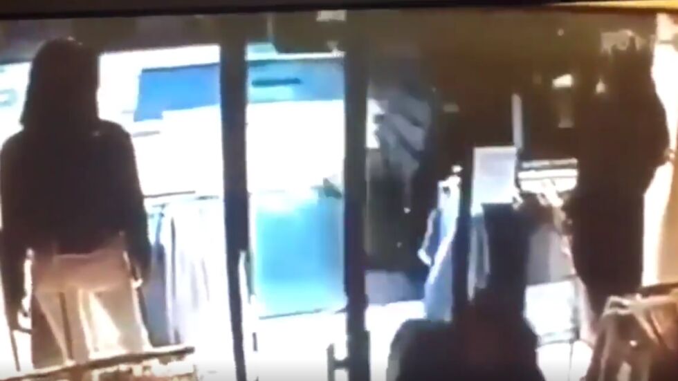 Видео показва „летящия“ покрай витрините камион убиец в Стокхолм