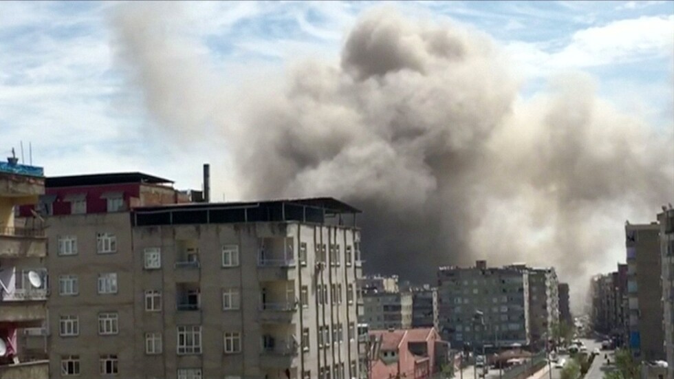 Мощен взрив рани четирима души в Диарбекир 