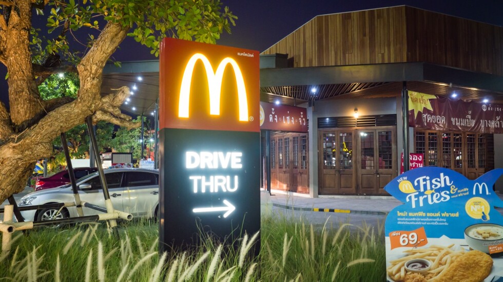 Хамбургер и пържени картофи – новото лого на McDonald’s в Русия?
