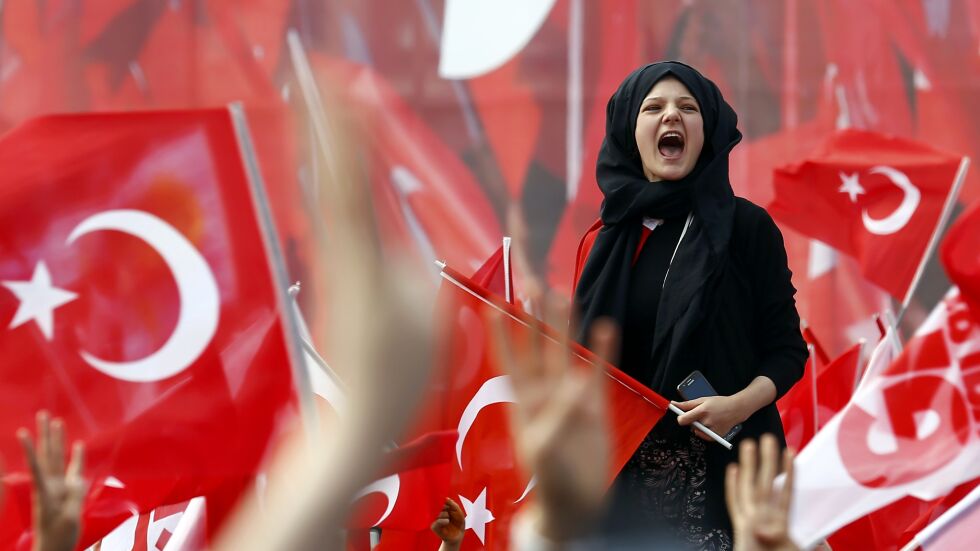Турците решават дали да дадат всичката власт на Реджеп Ердоган