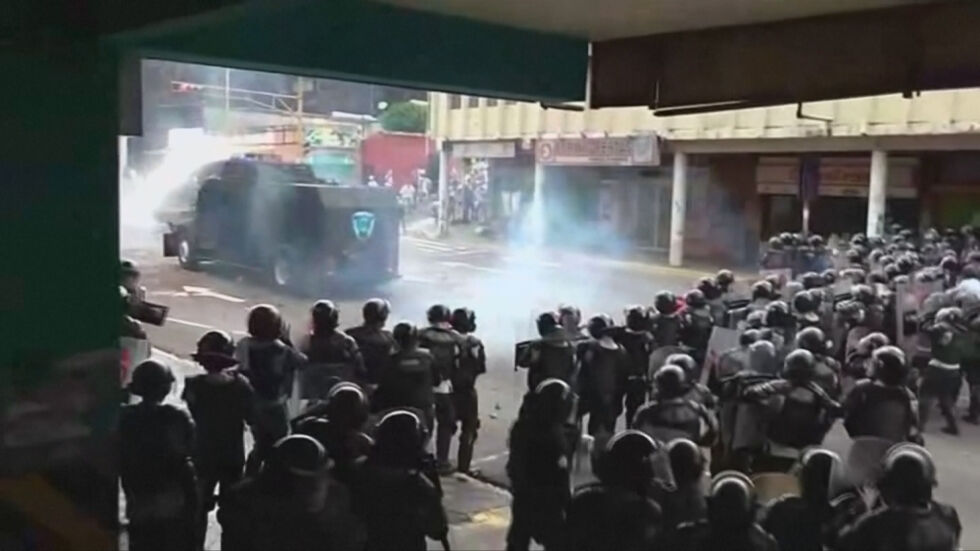 Двама души са застреляни на протест във Венецуела