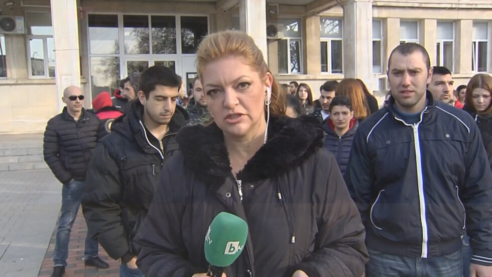 Протест пред Окръжния съд във Варна заради дело за катастрофа