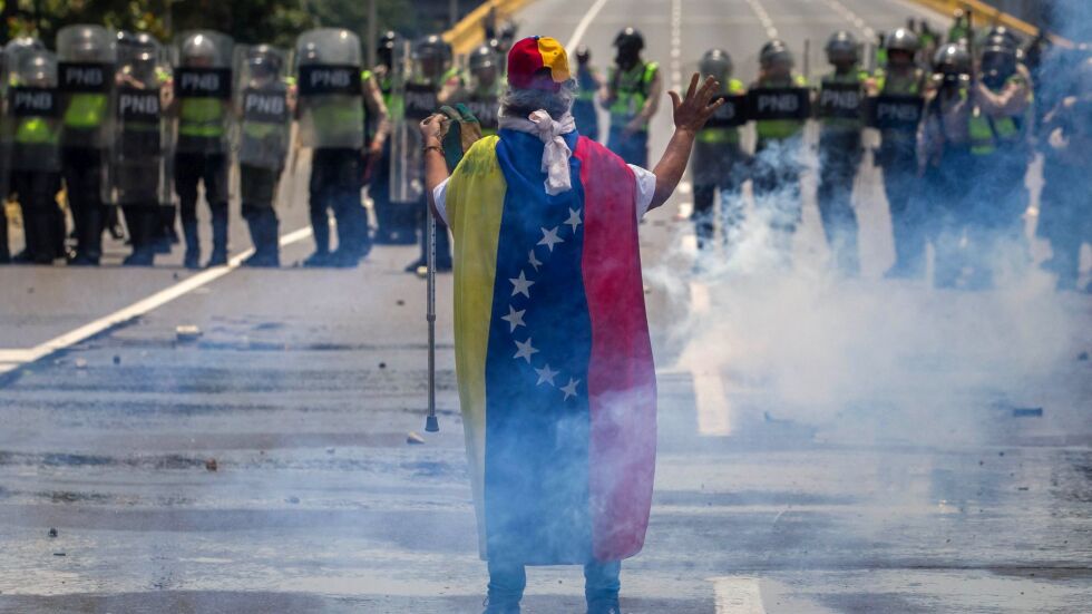 Венецуела тръгна към международна изолация (СНИМКИ)
