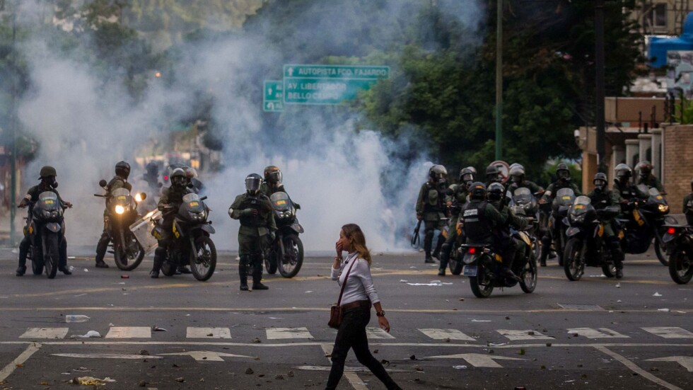 40 души бяха ранени при антиправителствени протести във Венецуела