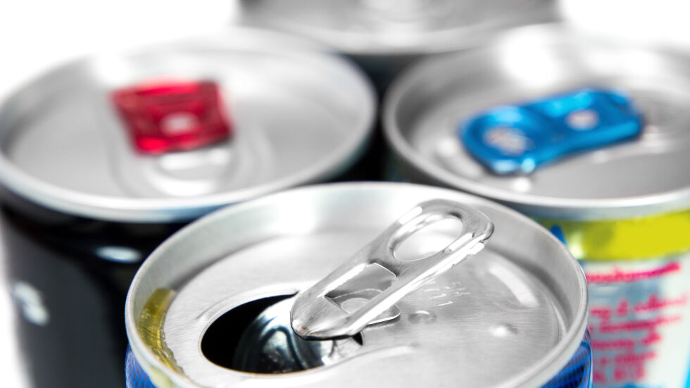 Обсъждат забрана на енергийните напитки под 18 г. у нас: Как влияят на децата?