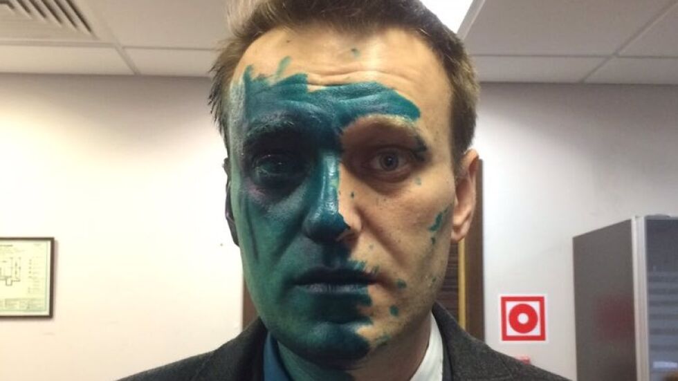 Нападнаха Алексей Навални със зелена боя... отново