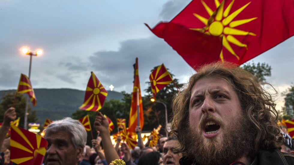 Протестиращите в Македония насочиха гнева си към ЕС