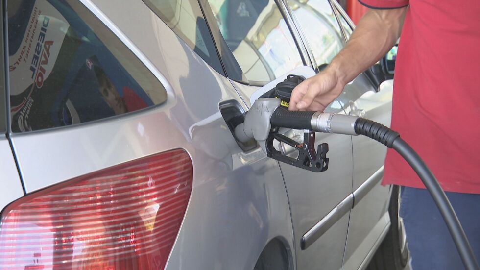 На извънредна среща в МС: Обсъдиха мерки за намаляване на цената на горивата