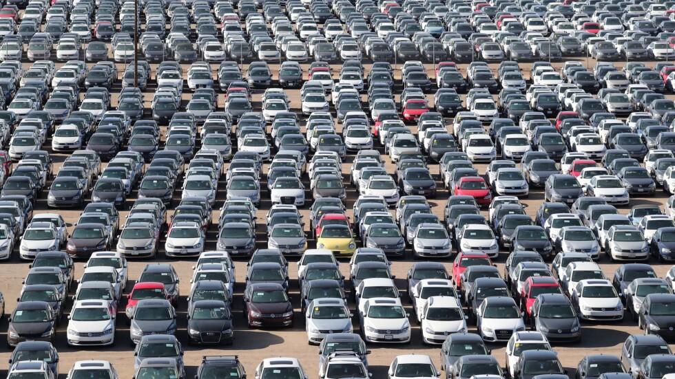 350 000 дизелови коли на „Фолксваген” гният на огромни паркинги в САЩ