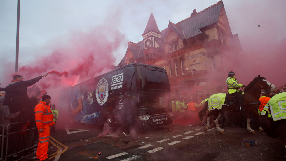 Клоп нарече идиоти феновете на "Ливърпул", които счупиха автобуса на "Манчестър Сити"
