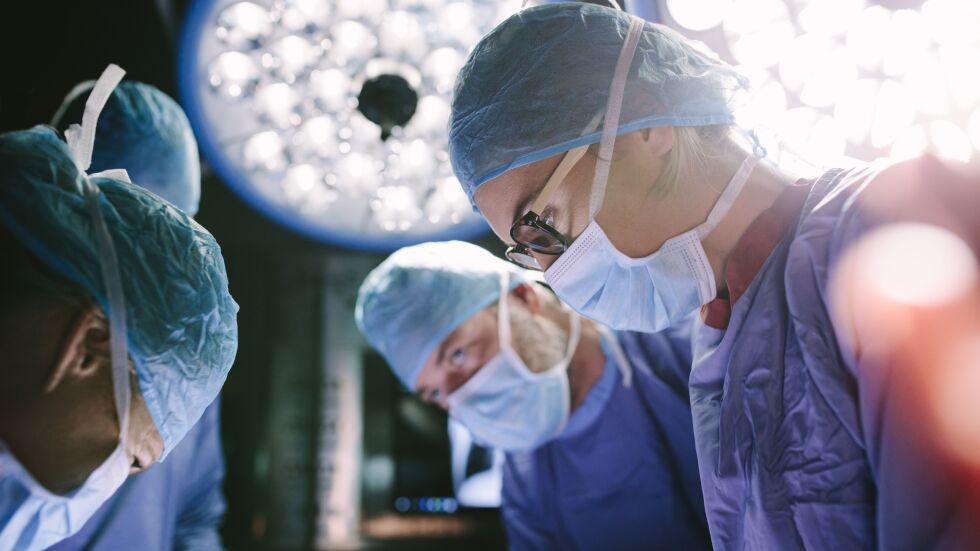 Уникална операция: Лекари от УМБАЛ „Св. Иван Рилски” отстраниха огромен тумор от мозъка на пациент