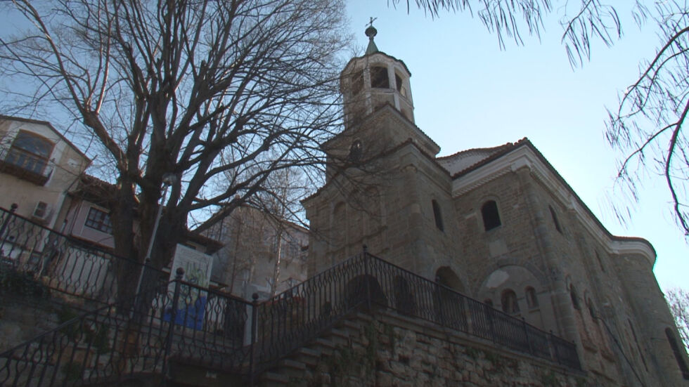 С "харизан" труд възстановяват църквата "Св. Св. Константин и Елена" във Велико Търново