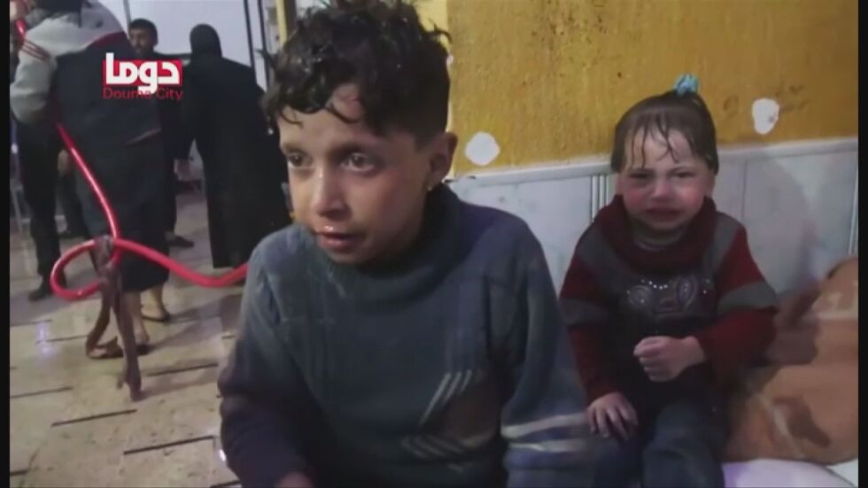 Най-малко 70 души са загинали при предполагаема химическа атака в Сирия