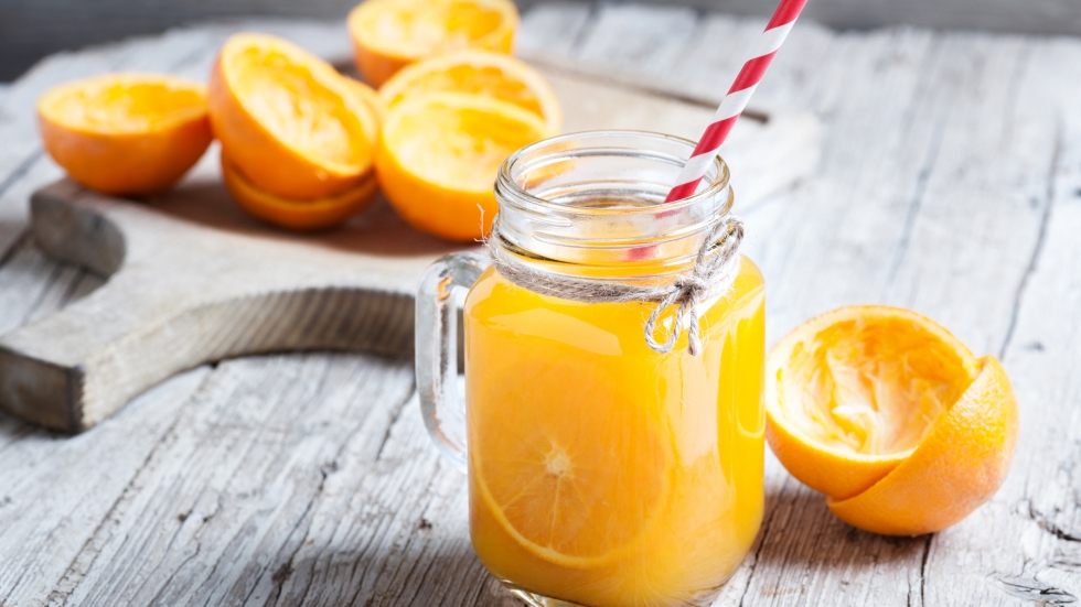Смятате, че пиенето на портокалов сок сутрин е здравословно? Ето защо грешите!
